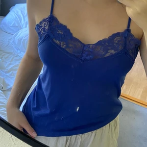 Linne med spets - Byter gärna plagg! ♻️  Betalning via swish, frakt tillkommer. Köpt är köpt.💌 