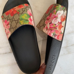 Gucci slides - Storlek 39! Jättebra skick ☺️ nypris ca 3600 kr. 