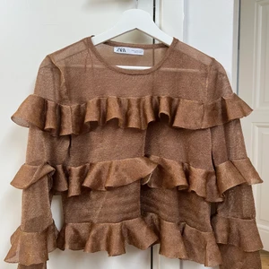 Partytopp Zara - En partytopp från Zara, guldig, använd 1 gång! 