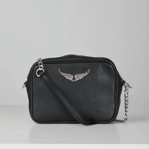 Zadig ”boxy” väska - Intressekoll på min superfina Zadig väska i modellen XS boxy, köpt på wakakuu för ett år sedan, och är i nuläget slutsåld på hemsidan 🤎 väskan är sparsamt använd och är i mycket fint skick. säljer endast vid bra pris, nypris 2299