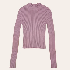 rosa tröja från stradivarius 💗 - rosa långärmad tröja från stradivarius 💗 - storlek s, endast provad så fortfarande i nyskick !! priset går att diskutera, så kom med egna förslag 😇 fler intresserade -> budgivning