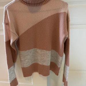 Stickad tröja - Fin stickad tröja från NA-KD som nästintill aldrig använts💗