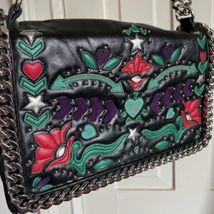 Äkta läder väska - Super fin och cool väska i äkta läder! (Köpte dyrt för några år sedan)