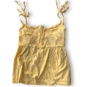 Finaste toppen - Säljer denna underbara topp som är lite korsett liknande🥰🥰