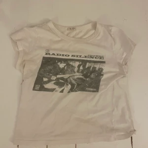 Söt babytee från Brandy🧁 - Passar mig som är en S/M💌 I superfint skick! Kontakta mig för fler bilder eller för mer information<3