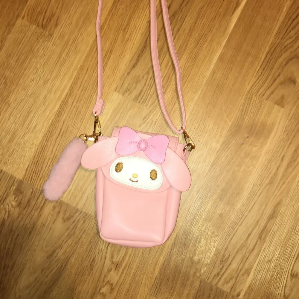 Selling my mymelody bag! Used it once when I was om närcon!! Good quality :) . Övrigt.