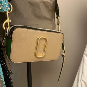 Marc Jacobs väska - Nästintill oanvänd väska från Marc Jacobs. Pris kan diskuteras!