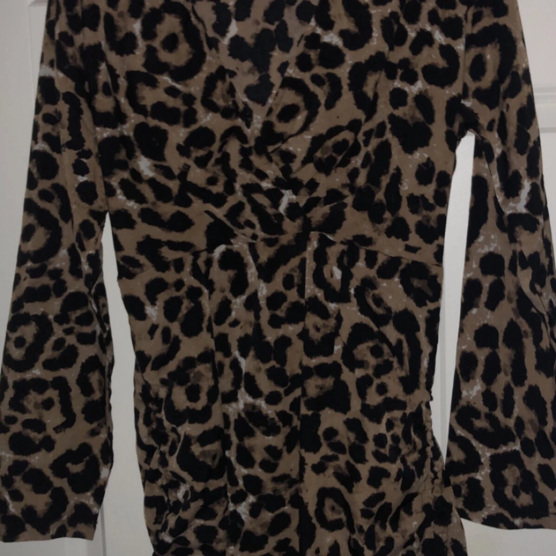 Super snygg leopard klänning - 90