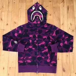Bape Hoodie  - Super bekväm men framförallt snygg zip hoodie. Skriv om du har några frågor. Tar endast Swish✅