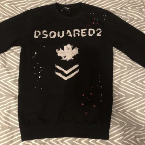 Två dsq tröjor och en kenzo tröja.  - Kan tänka mig 550 för båda dsq tröjorna. Eller 350 för ena. På kenzo tröjan kan jag tänka mig runt 449. Det är inte fast pris så ni får gärna lägga bud. Hör av er angående frågor. 