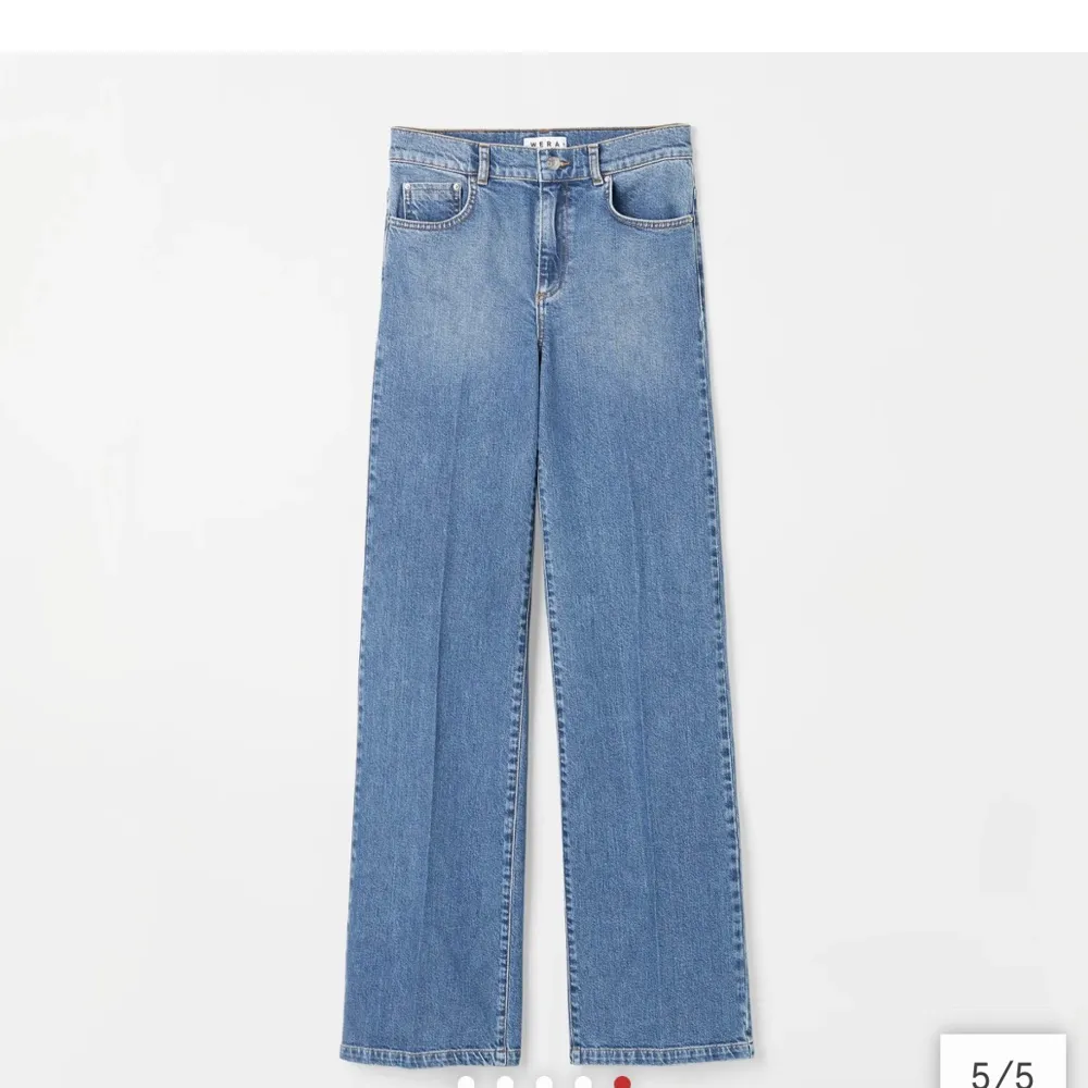 Helt oanvända raka blå jeans från Wera som visade sig va för små på mig:). Jeans & Byxor.