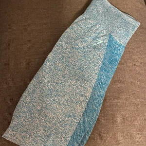 Gymshark leggings i storlek S - De är knappt använda, så de är i rätt bra skick! jag är 167 cm lång och storlek S passar mig bra.