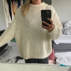 Stickad tröja ifrån Zara - Stickad tröja ifrån zara! Fint skick