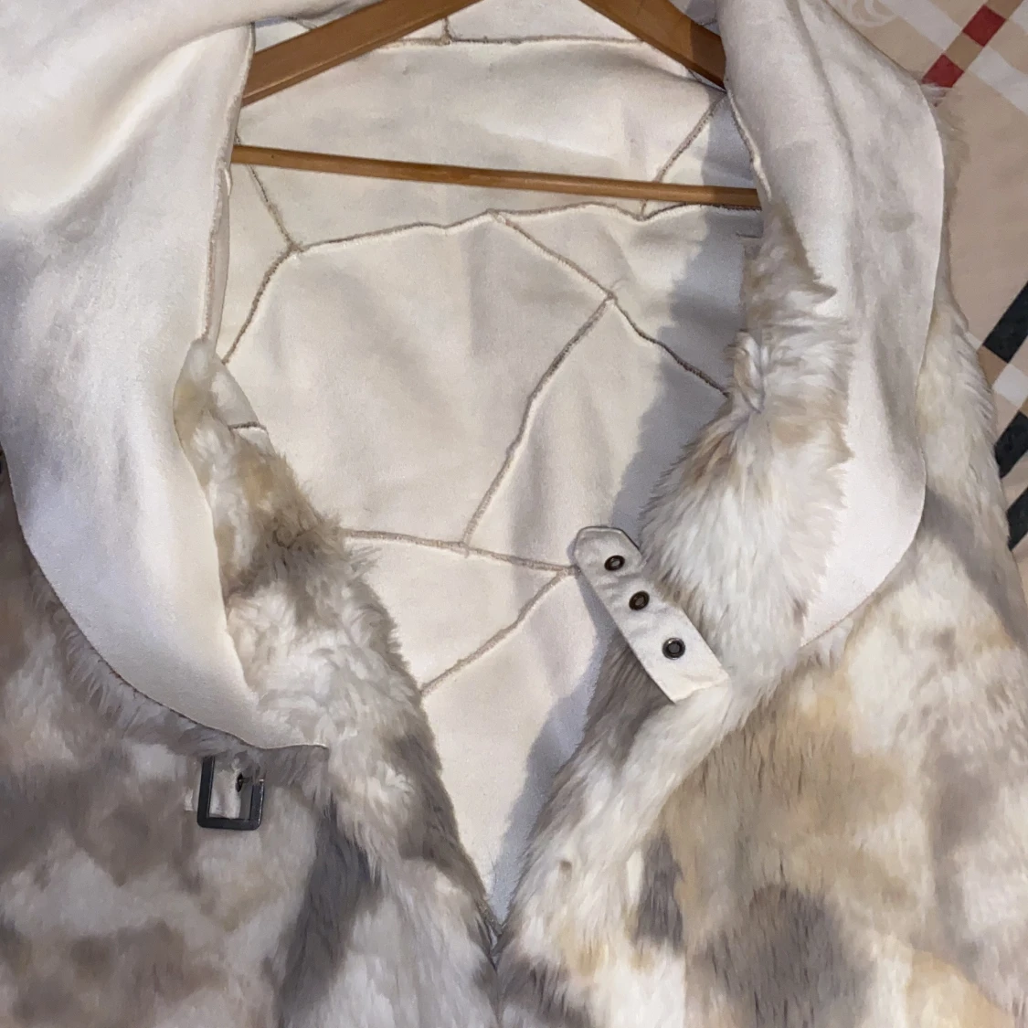 Väst i fuskpäls  - 91