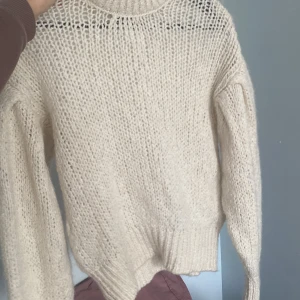 Bikbok stickad tröja - Köpt för ett år sedan men aldrig använd. Ordinarie pris är 399kr. 