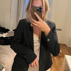 Inweare kavaj - Nästintill använd kavaj från Inweare i storlek XS. Superfin. Skriv vid fler funderingar 🥰