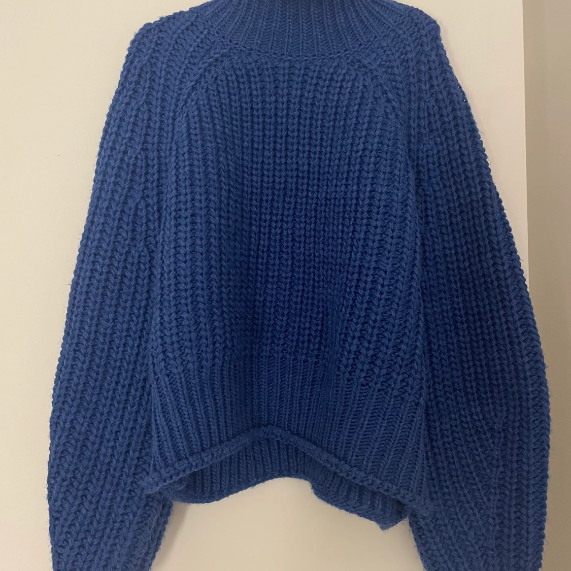 Blå stickad tröja - 90