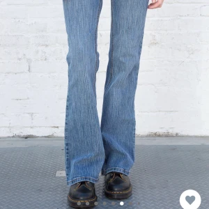Brandy Melville jeans strl S - Jag säljer min helt nya brandy Melville jeans då dom var för långa för mig. 