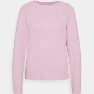 Säljer en rosa stickad tröja från märket vero Moda. Skriv privat för egna bilder eller frågor❤️ storlek xs/s