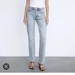 mid rise zara jeans - zara mid rise jeans, köparen står för frakten  💙💙💙