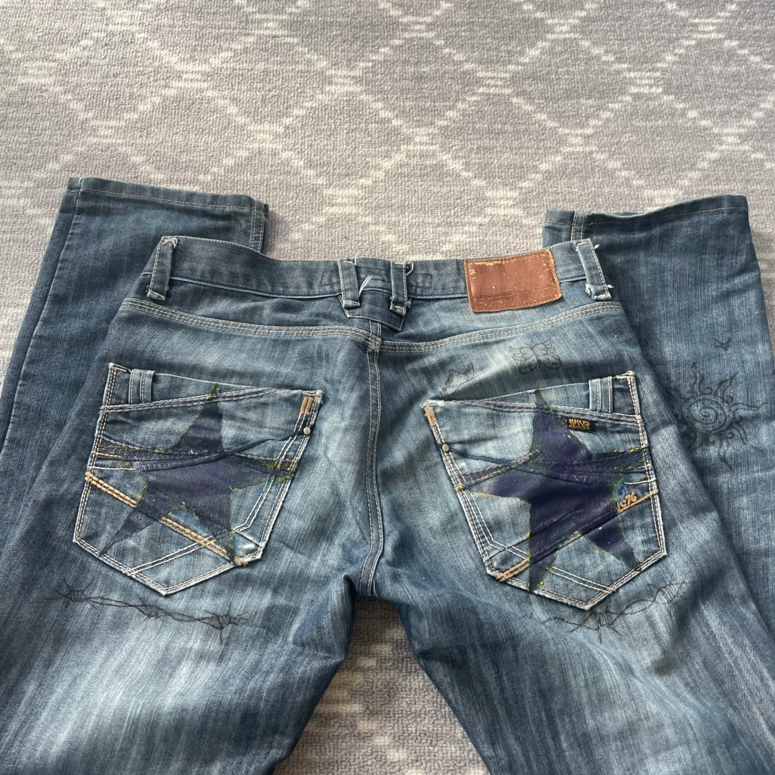 Jeans med detaljer  - 90