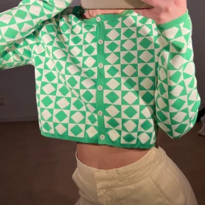 Kofta/tröja, från Zara - Knappt använd 💚