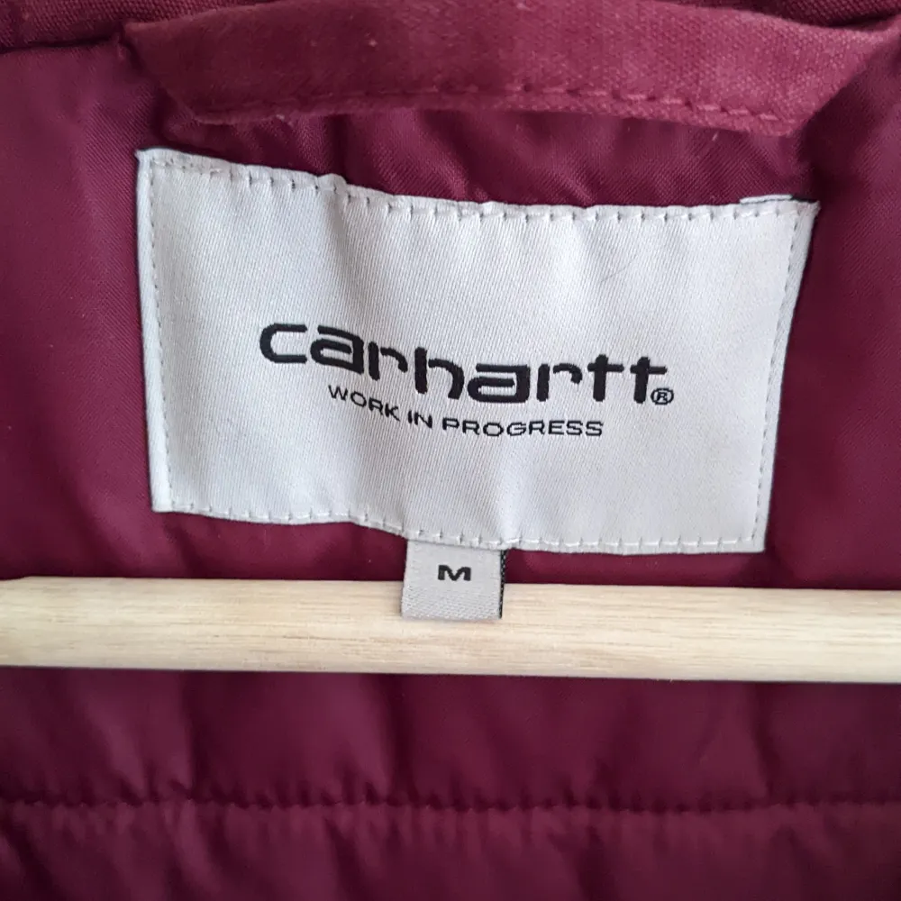 Maroon padded coat - Carhartt - New condition . Jackor.