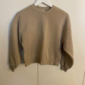 Beige fin Swetshirt från Gina tricot!! Passar storlek S