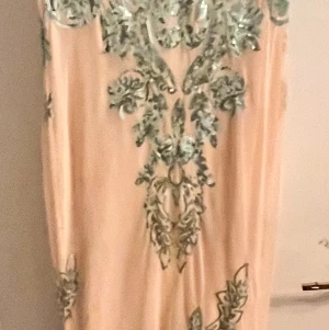 Fest klänning  - De är i fint skick 