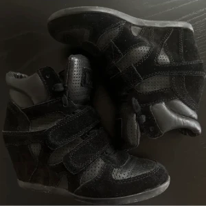 Isabel Marant  - Isabel Marant liknande skor i fint skick! Storlek 36