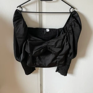 Topp - Storlek 40 men passar även 38