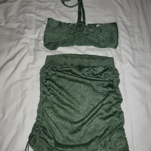 Set från nakd - grönglittrigt set från nakd.   Strl M.  Endast använd en gång 