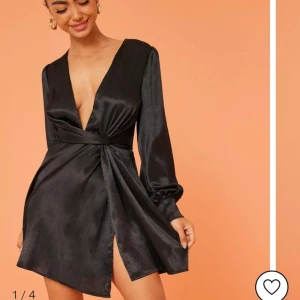 Klänning - Helt oanvänd med lamporna kvar. 