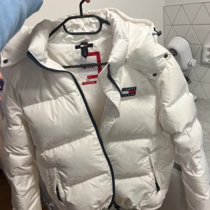 Tommy hilfiger jacka  - Enbart använd fåtal gånger