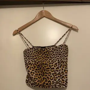 Leopard mönstrat linne från ginatricot Storlek s Bara testad