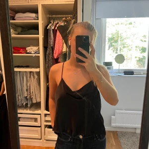 Fest topp - Jätte fin svart topp från zara som är oanvänd men ingen prislapp kvar tyvärr. 