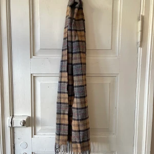 Halsduk - Halsduk - super fint skick.  Köparen står för frakt. 