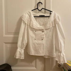 Vit blus från zara - Superfin vit blus från zara i storlek xs🫶🫶