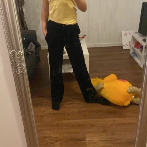 !INTRESSEKOLL! - Intressekoll på min svarta juicy couture byxor☁️🍓