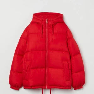 RÖD HM JACKA - Lägger då upp min röda jacka från hm igen pga orseriös budare💙