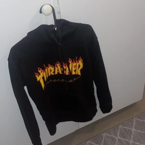  thrasher hoodie - Nån fejk thrasher hoodie, använd nån gång. Men annars fin 