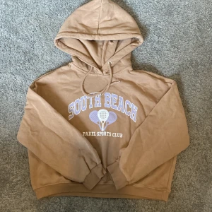 Lager 157 luvtröja  - Använd 1-2 gånger  Ny tvättad  