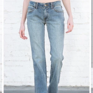 Brandy jeans - Säljer mina brandy jeans med bootcut för att jag har växt ur dom, de är använda, men i bra skick utan slitage. De passar perfekt i längd för mig som är 170❤️