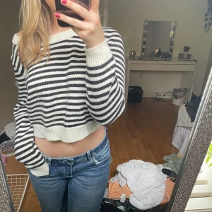 Randig tröja  - SKITSNYGG randig tröja  Trendigt nu!! Sitter perfekt 