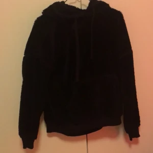 Svart fluff tröja - Svart fluff tröja storlek s