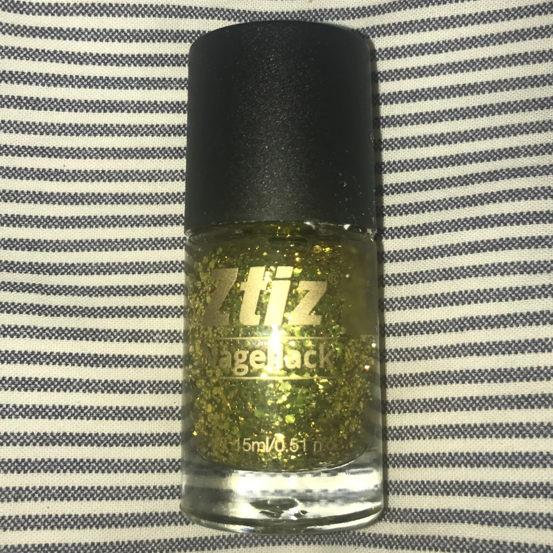 Nagellack glittrigt