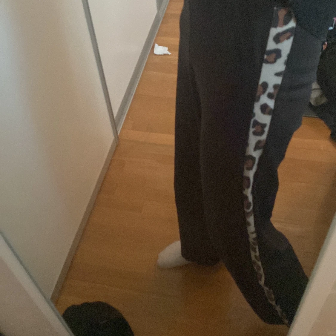 Svarta utsvängda byxor - 91