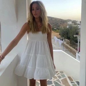 Vit Zara klänning - Nytt skick, använd fåtal gånger passar XS