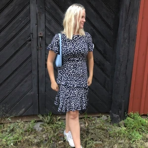 Klänning  - En jättefin klänning med mönster. Skriv för mer info och vid intresse ❤️