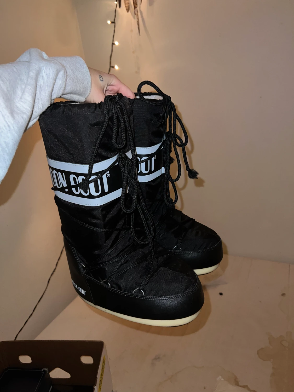 Svarta höga moon boots  - 90